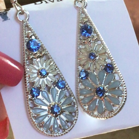 Womens Silver Daisy Drop Enamel Rhinestone Accent Earrings - Picture 5 of 6